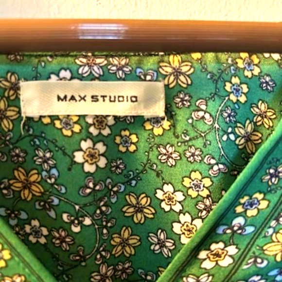 Max Studio Floral Blouse - Picture 3 of 5
